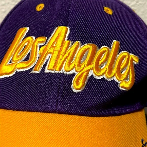 LA LAKERS AMERICAN NEEDLE PURPLE/ GOLD CAP STRAPBACK W/	LOS ANGELES ON THE BACK. - Picture 2 of 5
